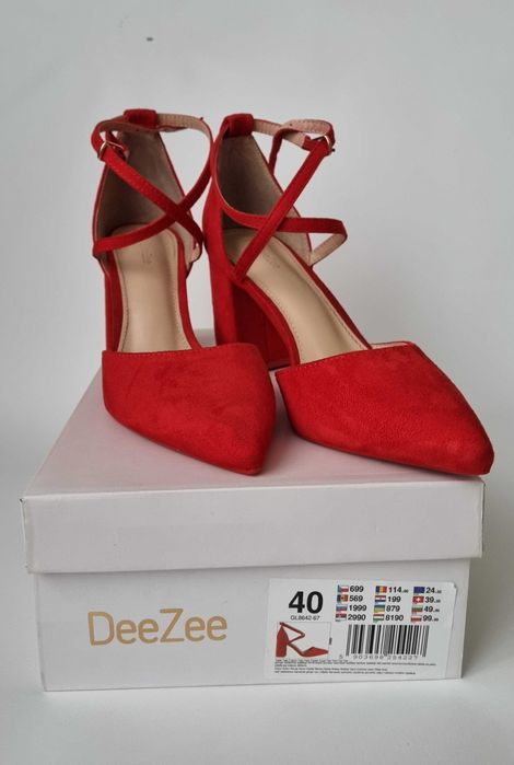 Czerwone Czółenka na słupku DeeZee