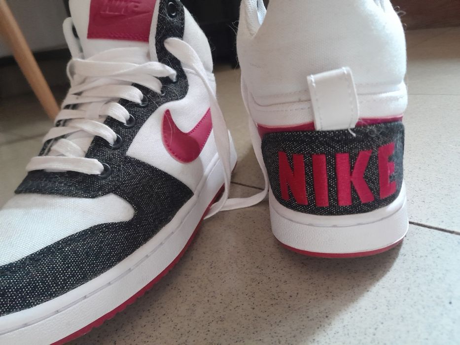 Nike hi tops tam.37.5