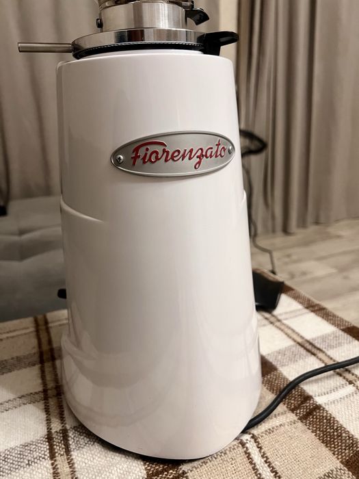 Комплект. Кофемашина и кофемолка. Simonelli и Fiorenzato f64e