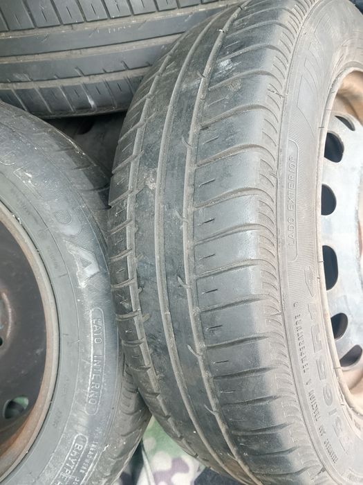 Felgi komplet 4 szt 4x100  z oponami