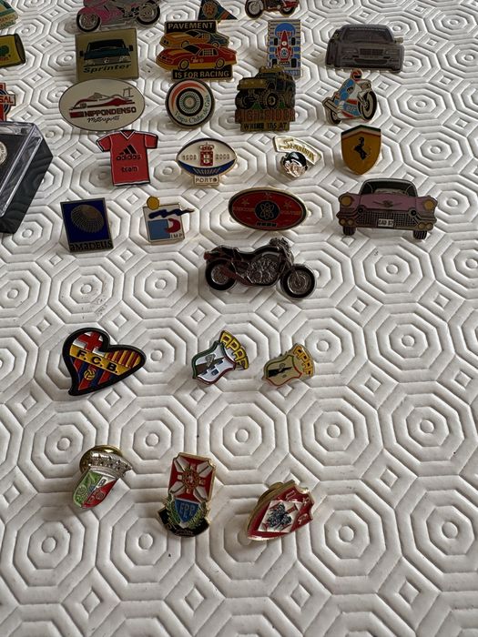 Pins vários temas