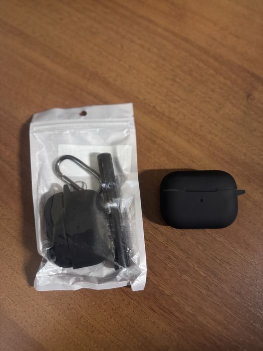 Чехол с набором чистки для AirPods Pro 2
