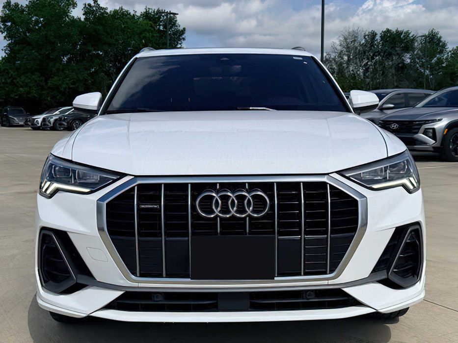 Audi Q3      2022