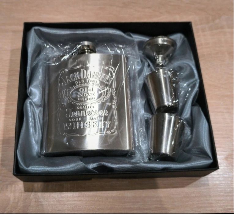 piersiówka Jack Daniels plus kieliszki i lejek prezent