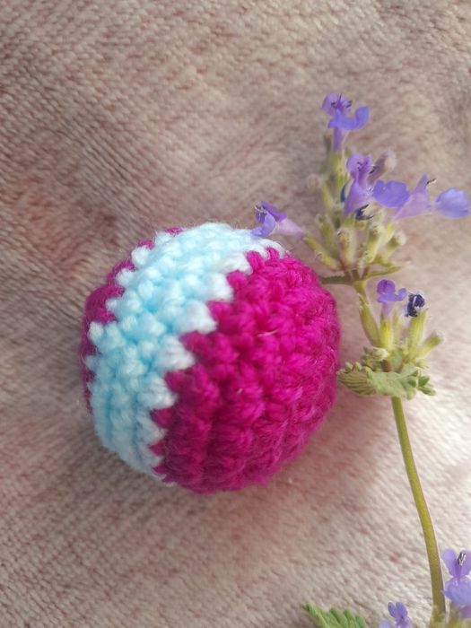 Piłeczka z kocimiętką handmade  dla kota