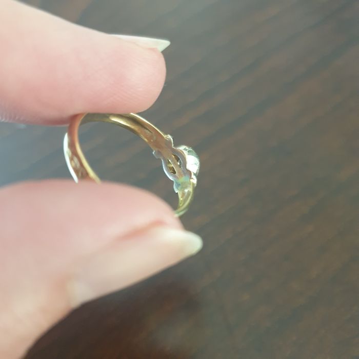 Pierścionek z brylantem