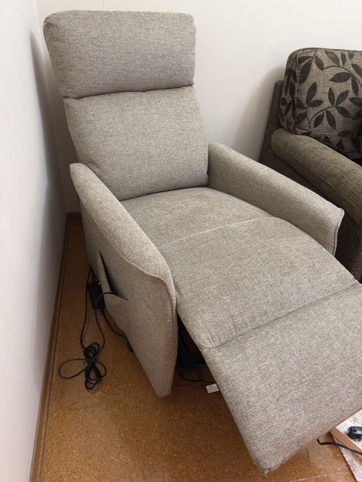 Cadeirão Elétrico Reclinável com Elevação