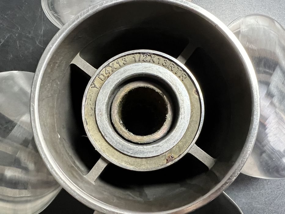 Solas Nierdzewna Śruba Napędowa 13-1/2 x 13 silnik zaburtowy yamaha