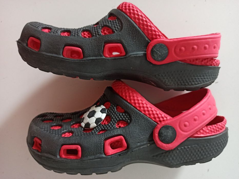 Buty piankowe lekkie klapki chłopięce ala crocsy rozmiar 29 czarne czerwone