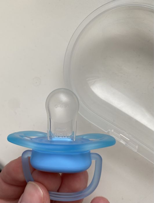 Пустушка силіконова Avent ultra air 0-6 м.