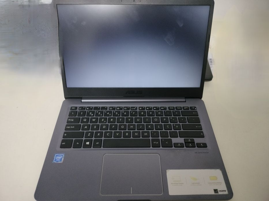ASUS VivoBook 14 (E406MA)