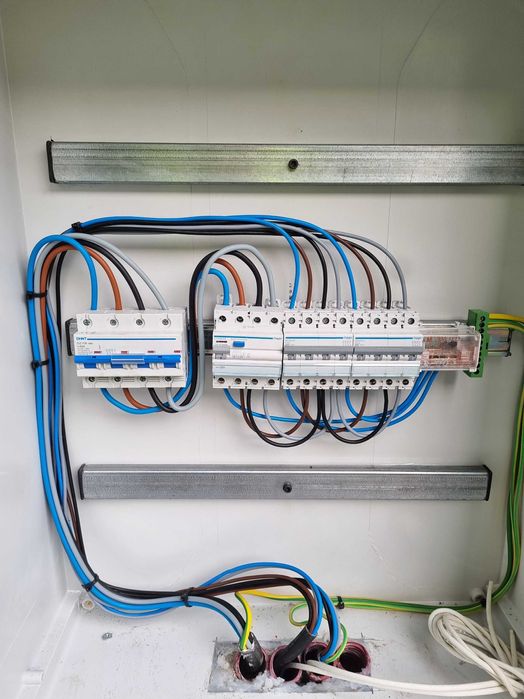 ELETRICISTA É OUTROS SERVIÇOS