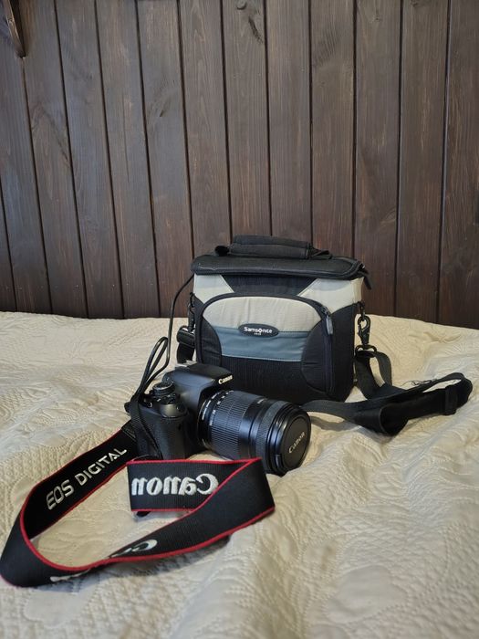 Canon EOS 600D з об'єктивом 18-135мм, сумка в комплекті