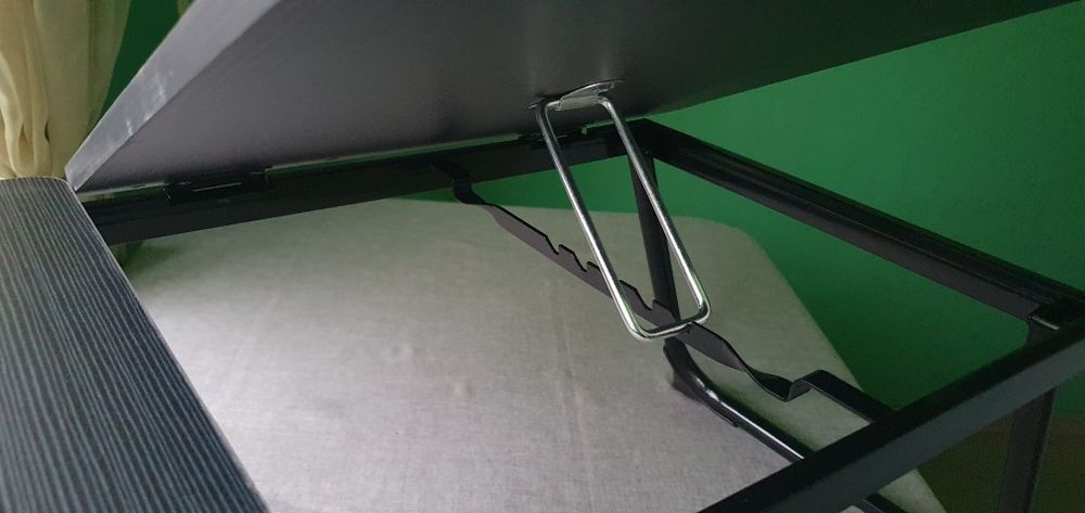 Столик, підставка для ноутбука