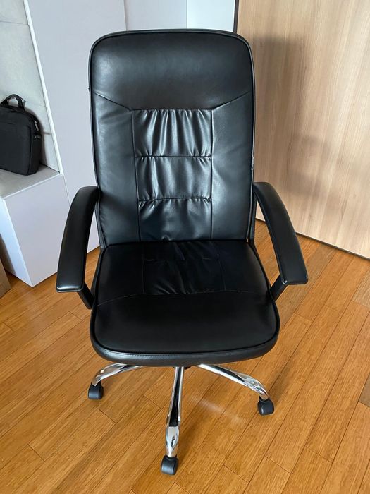 Fotel biurowy czarny