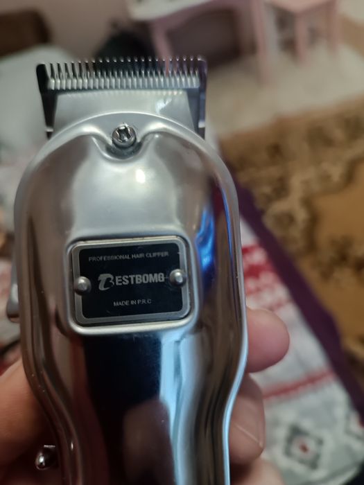 професійна машинка для стрижки волосся бренду Bestbomg. Це бездротова