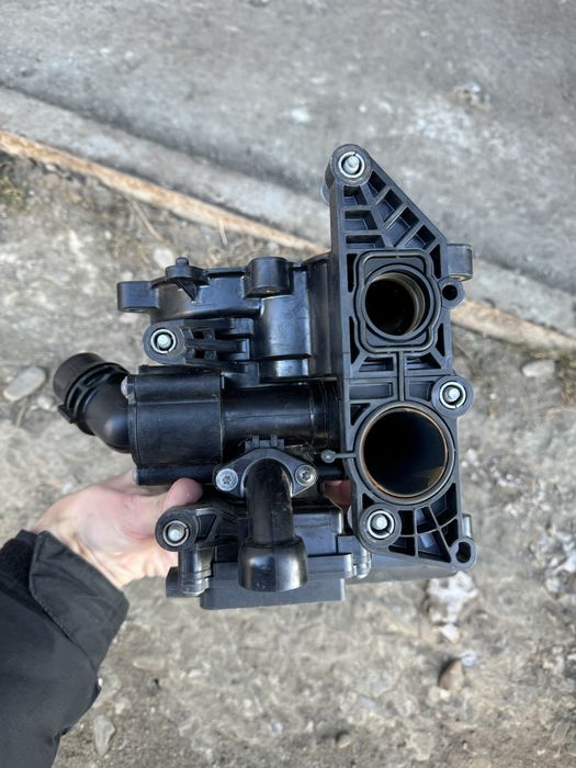 Помпа водяна (насос) охолодження, в зборі з корпусом 06L121111P VAG