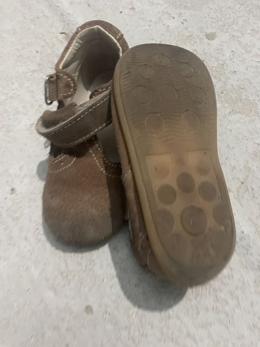 Sapatos carneirinhos usados