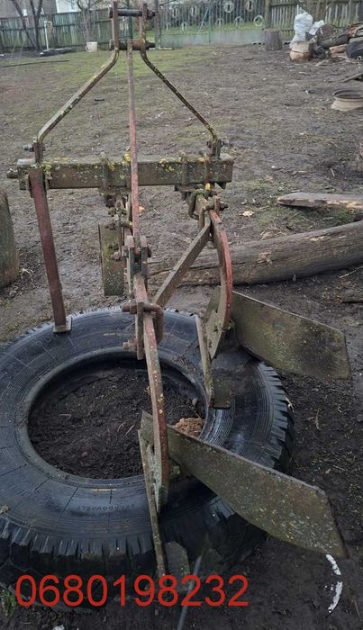 Плуг двокорпусний