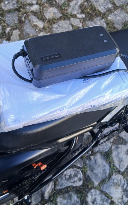 Bicicleta elétrica 1000W 48V 60 KM/H ridstar em muito bom estado com carregador, porta telemóvel e cadeado
FAÇO ENTREGA