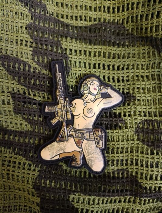 Zestaw naszywek z Military Girls