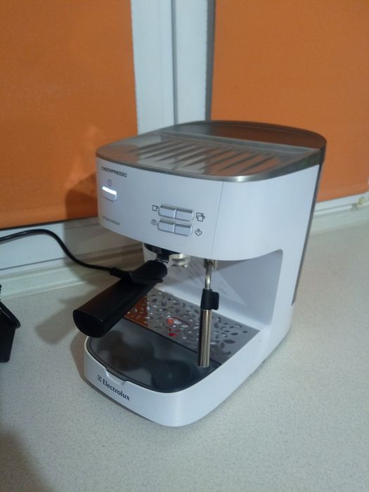 Ekspres kolbowy Electrolux Easypresso EEA 260 ekspres do kawy
