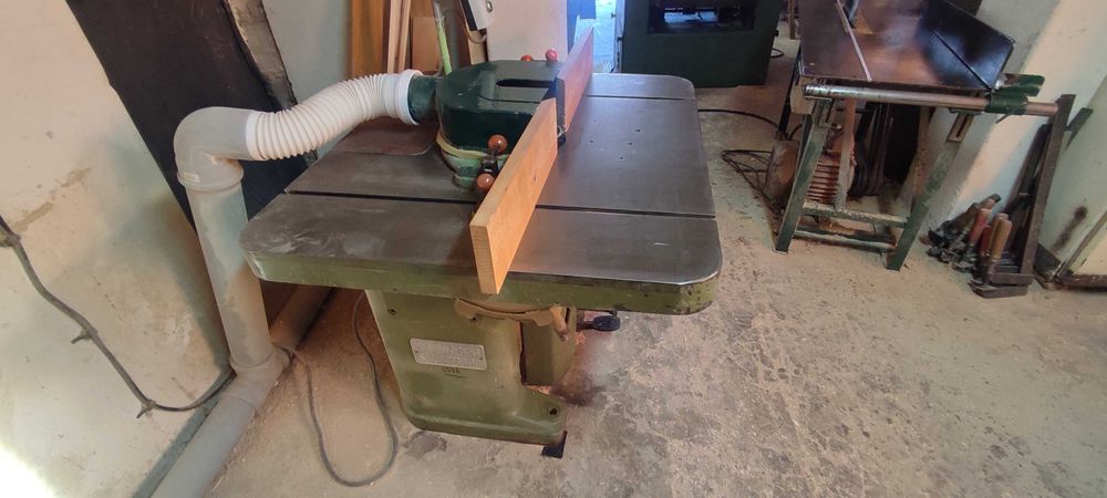 Frezarka dolnowrzecionowa