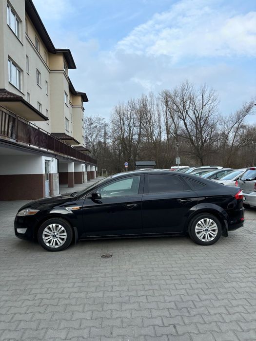 Ford Mondeo Samochód jest w dobrym stanie.