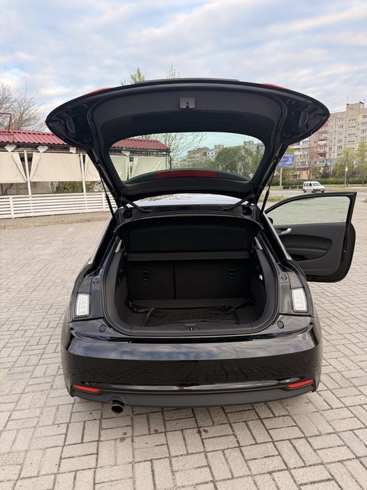 Продам машину Audi A1