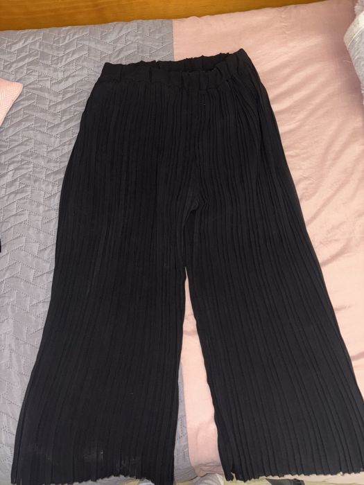 Calcas pretas larguinhas tipo balao