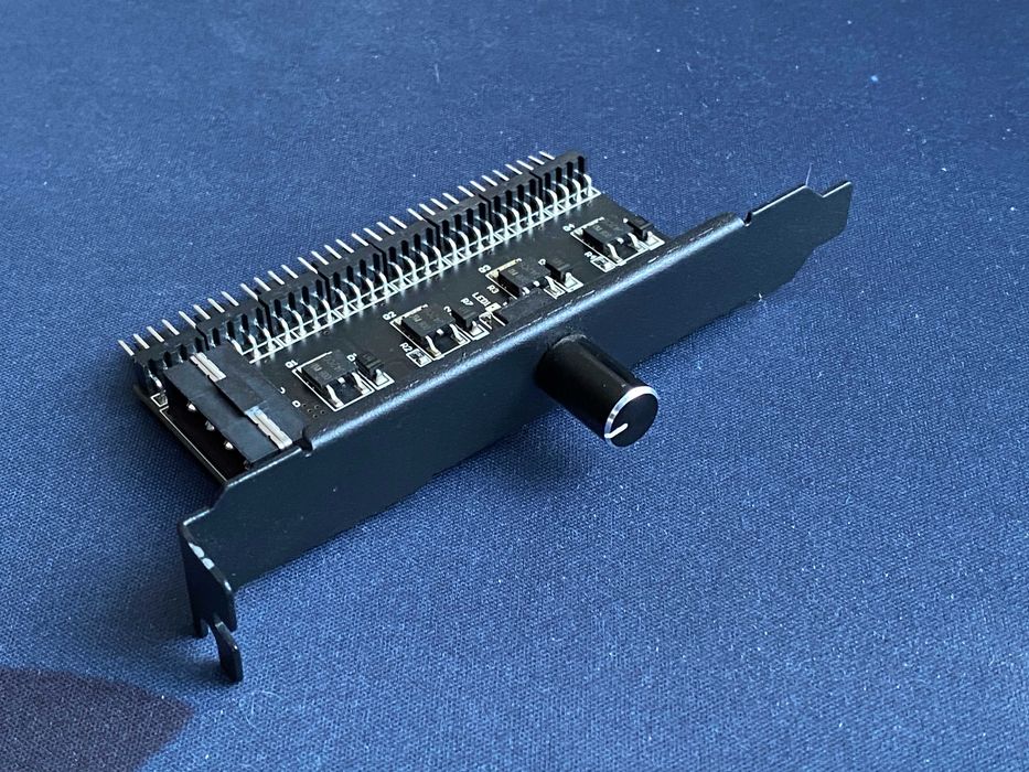 Regulator obrotów do 8 wentylatorów PWM do obudowy PC MOLEX