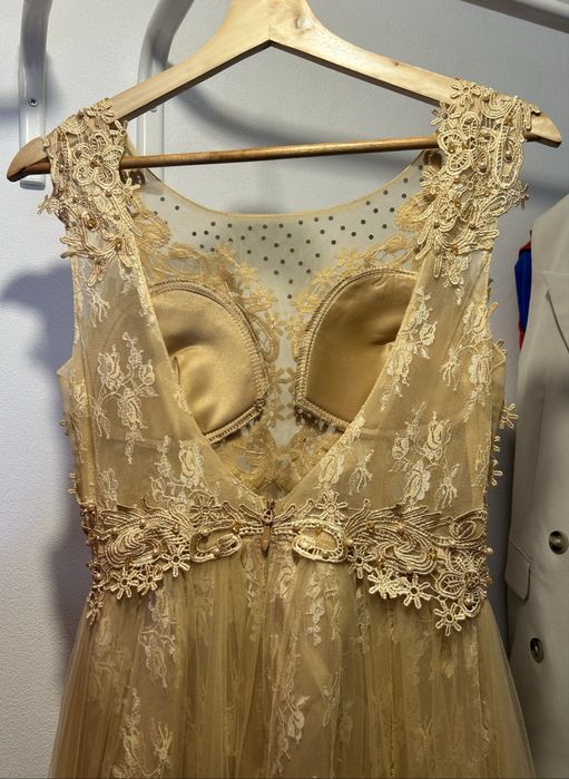 Vestido de festa/ baile de finalistas dourado
