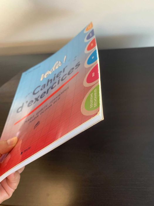 Caderno de atividades ou exercícios 9º ano Francês "Voilá"