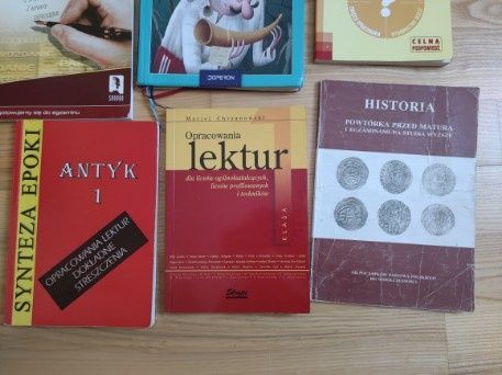 Uniwersalne książki szkolne
