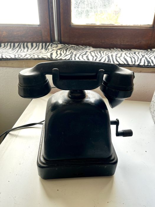 Telefone antigo de manivela vintage (magneto)