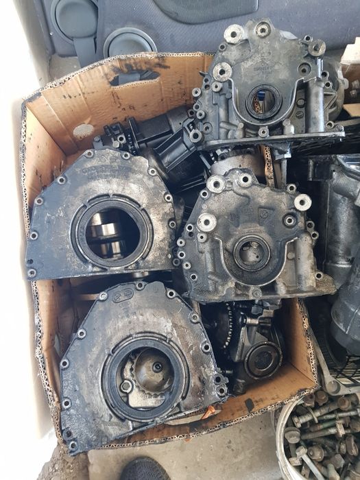 Насос масляний,піддон. Audi A6 c5 2.5tdi. ролік грм,шків,помпа,клапан