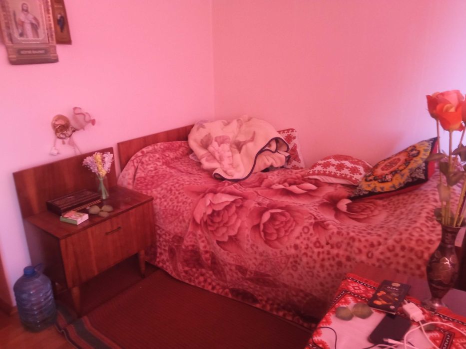 Шафа, трюмо, ліжко, тумбочки