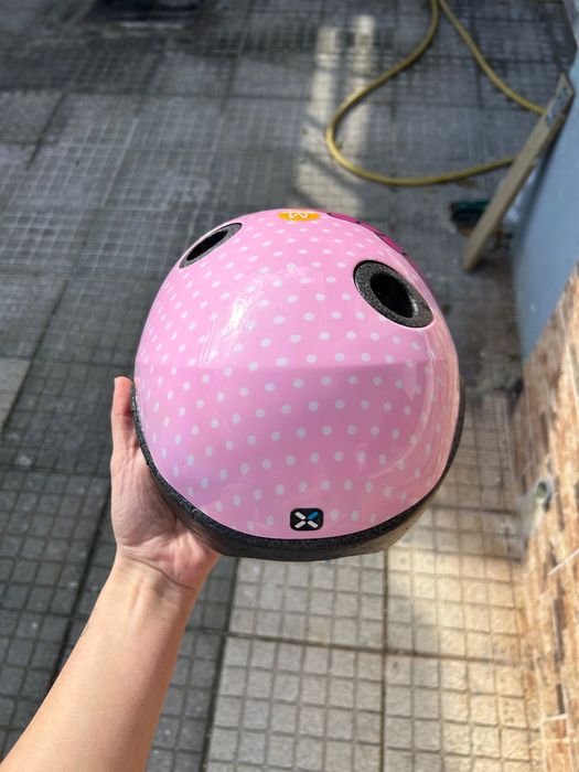 Capacete rosa de menina