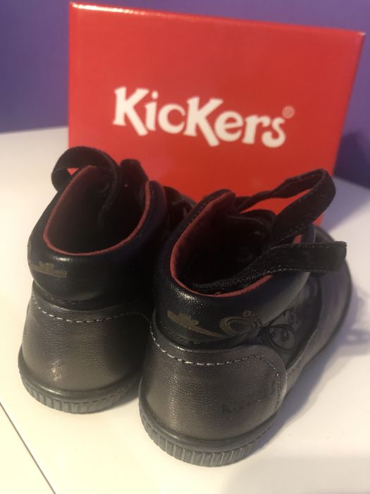 Buty KicKers, 22