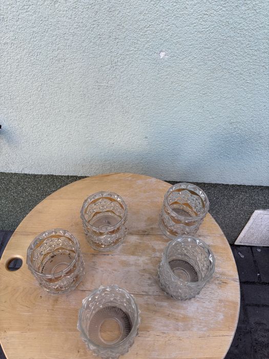 Zabytkowe klosze do lamp z okresu prl