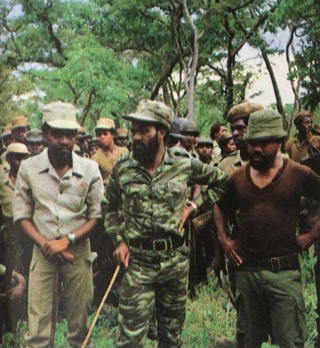 Revista 'UNITA - JITA, A Guerra Robinsons, de José Manuel Barata Feyo - Lisboa 1984