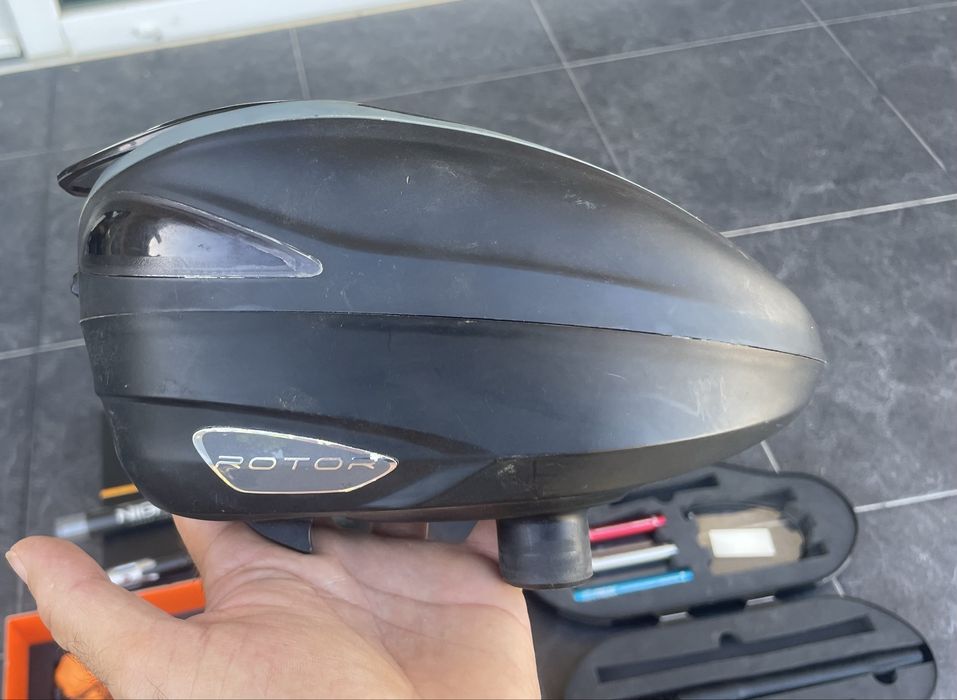 Paintball Empire Axe, rotor Dye, cano Freak com inserts e mais