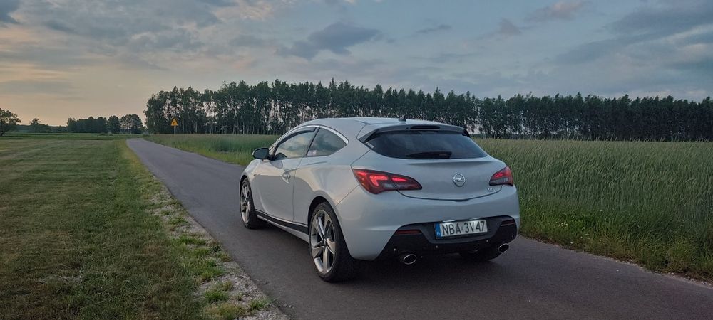Opel Astra J GTC 2.0CDTI