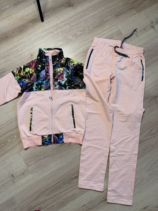 Костюм новый на девочку 164см