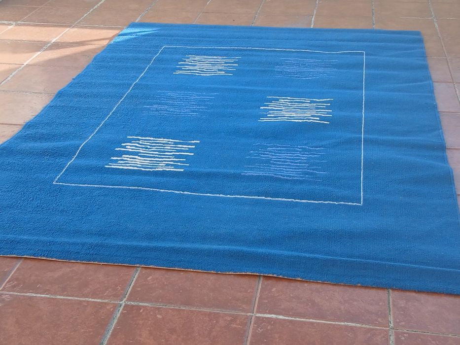 Vendo CARPETE GRANDE, MODERNA  de pêlo raso macia e confortável c/nova