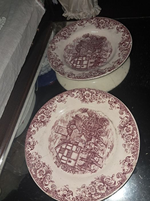 Dois pratos,um raso,um sopa,loiça antiga