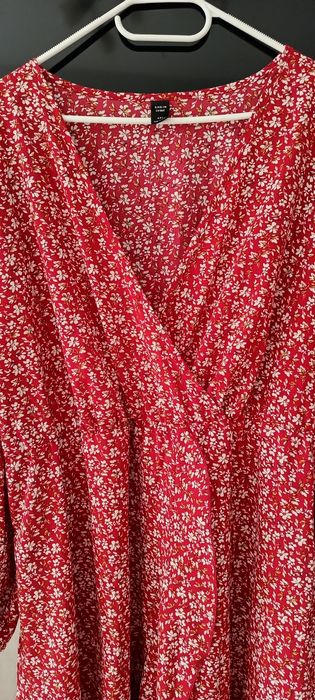 Яскрава гарна сукня