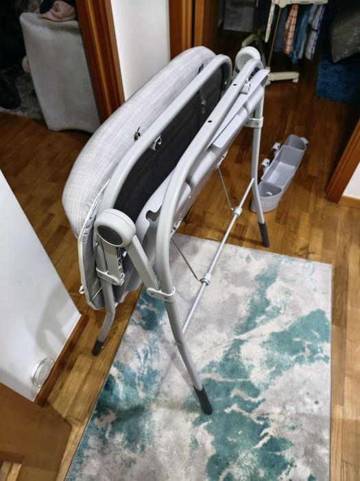 Muda fralda e banheira da marca Chico