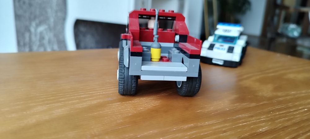 Sprzedam LEGO City 60128 Policyjny pościg