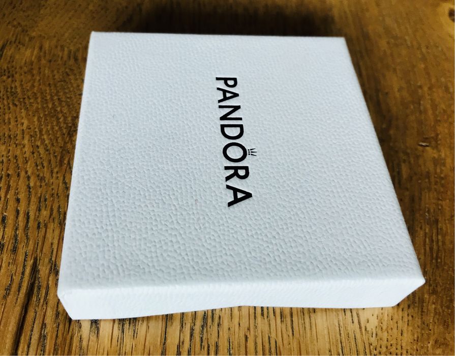 Pudełko na biżuterię białe Pandora 9x9x2 cm